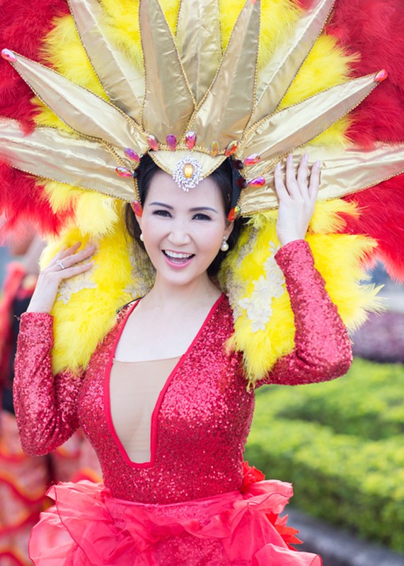 Pham Huong long lay tai Carnaval duong pho Quang Binh-Hinh-10